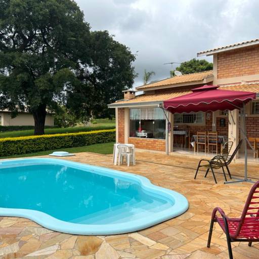 CASA À VENDA ( Condomínio Fechado)