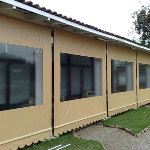 Toldo Cortina com Visor – Proteção Versátil e Elegância para Ambientes em Avaré por RR Toldos, Lonas e Coberturas 