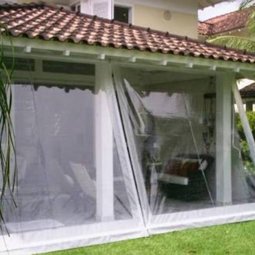 Toldo Cortina com Visor – Proteção Versátil e Elegância para Ambientes em Avaré por RR Toldos, Lonas e Coberturas 