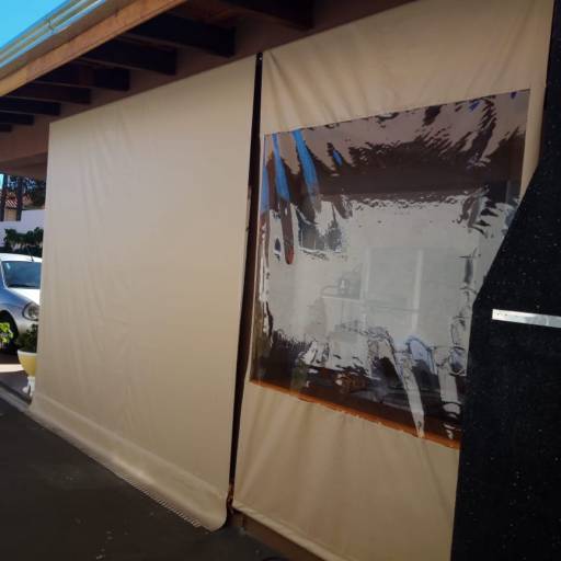 Toldo Cortina com Visor – Proteção Versátil e Elegância para Ambientes em Avaré por RR Toldos, Lonas e Coberturas 