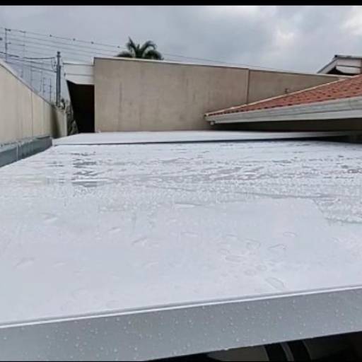 Cobertura Retrátil em Alumínio e Policarbonato Compacto Branco - Conforto e Estilo para Avaré por RR Toldos, Lonas e Coberturas 