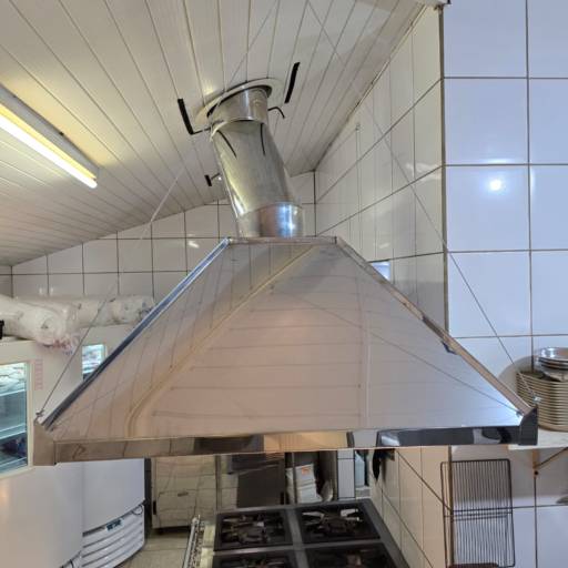 Coifa em Inox Desenvolvida para o Pesqueiro Peixe Loko – Projeto Personalizado em Agudos por MW Inox Fabricação e Polimento Industrial