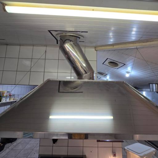 Coifa em Inox Desenvolvida para o Pesqueiro Peixe Loko – Projeto Personalizado em Agudos por MW Inox Fabricação e Polimento Industrial