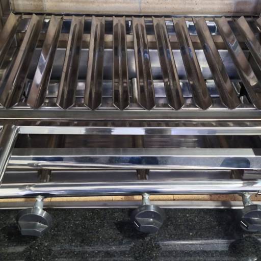 Churrasqueira a Gás em Inox – Praticidade e Elegância para o Seu Espaço Gourmet por MW Inox Fabricação e Polimento Industrial