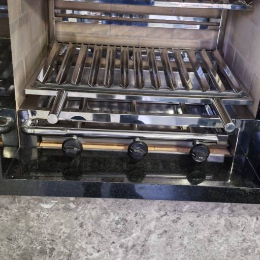 Churrasqueira a Gás em Inox – Praticidade e Elegância para o Seu Espaço Gourmet por MW Inox Fabricação e Polimento Industrial