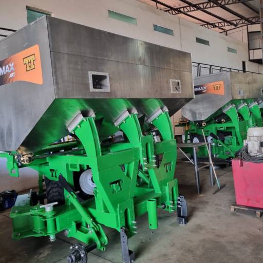 Caixa de Adubo Industrial em Inox – Eficiência para o Setor Agrícola por MW Inox Fabricação e Polimento Industrial