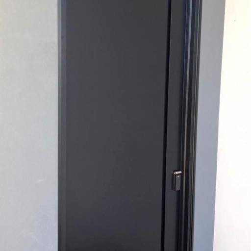 Porta em ACM por VerticalGlass - Esquadrias de Alumínio e Vidros Porta em ACM por VerticalGlass - Esquadrias de Alumínio e Vidros