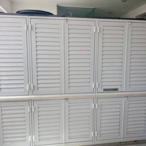 Portinhola por VerticalGlass - Esquadrias de Alumínio e Vidros