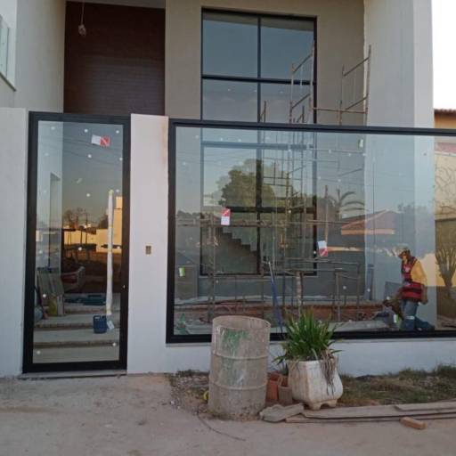 Muro de vidro por VerticalGlass - Esquadrias de Alumínio e Vidros