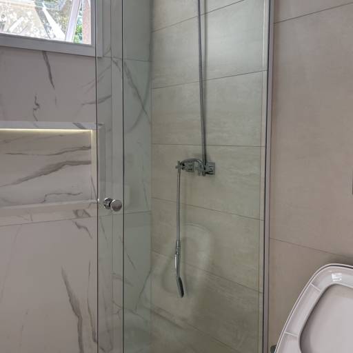 Box de Vidro Perfil Quadrado por VerticalGlass - Esquadrias de Alumínio e Vidros