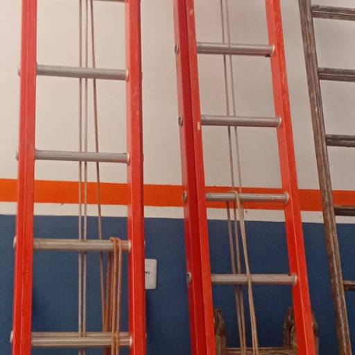 ESCADA EXTENSÍVEL de Fibra para Locação em Santa Cruz do Rio Pardo - SP