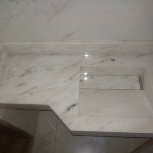 Lavatório e Nicho no mármore branco com champanhe