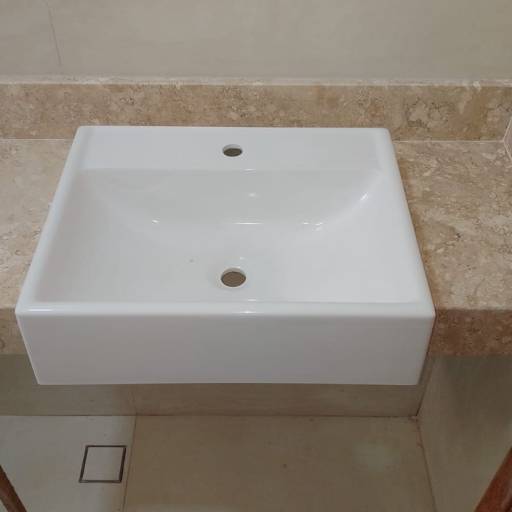 Lavatório no mármore Travertino por R.R Marmoraria