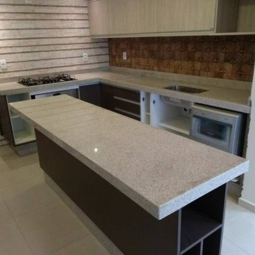 Pia no Granito Branco Siena por R.R Marmoraria