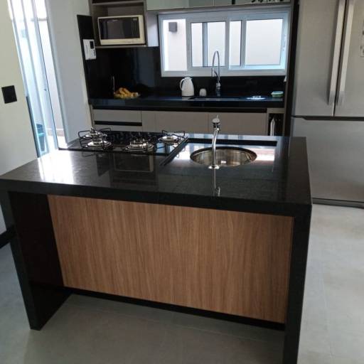 Pia/Balcão/ilha no Granito Preto São Gabriel por R.R Marmoraria