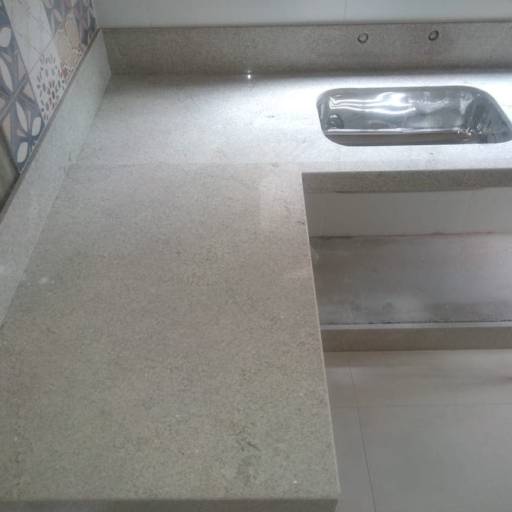 Pia e Balcão no Granito Branco Itaunas por R.R Marmoraria