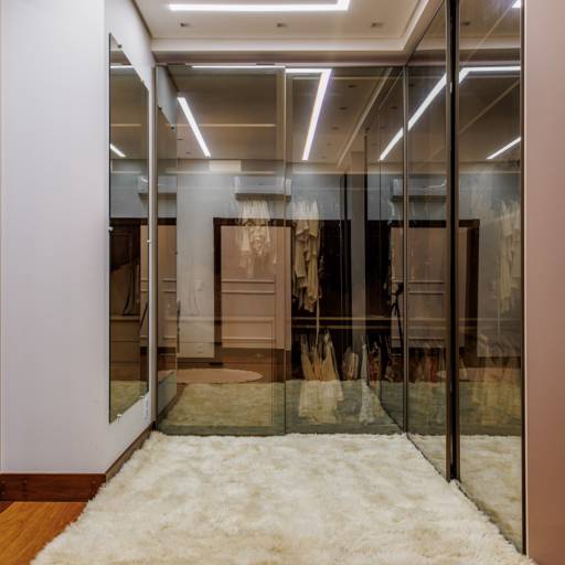 Closets Planejados no Ninho Verde II – Organização Total por Solutudo