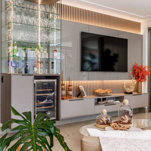 Salas Planejadas no Ninho Verde II – Estilo e Conforto por THRE3 - Estúdio de Design