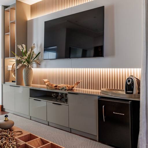 Salas Planejadas no Ninho Verde II – Estilo e Conforto por THRE3 - Estúdio de Design