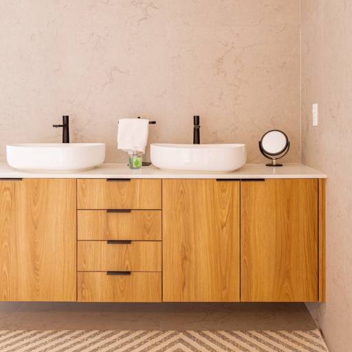 Design Inteligente em Banheiros Planejados – Ninho Verde II por THRE3 - Estúdio de Design