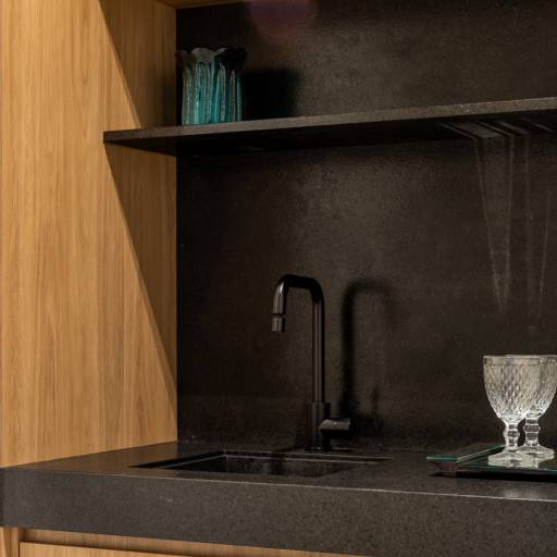 Bar Planejados no Ninho Verde II – Design Funcional por THRE3 - Estúdio de Design