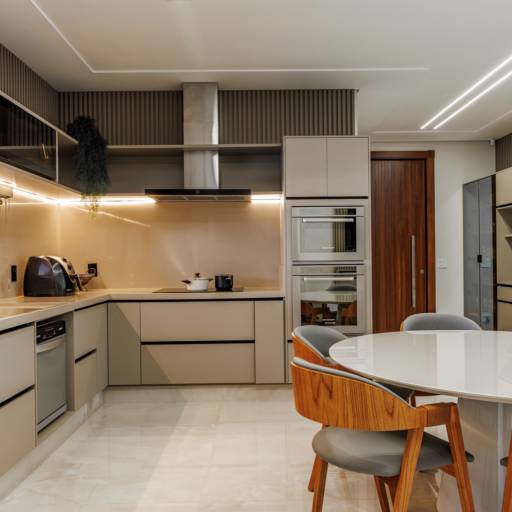Cozinhas e Espaços Gourmet no Ninho Verde II por THRE3 - Estúdio de Design