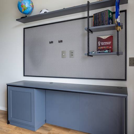 Quartos Planejados no Ninho Verde II – Conforto Sob Medida por THRE3 - Estúdio de Design