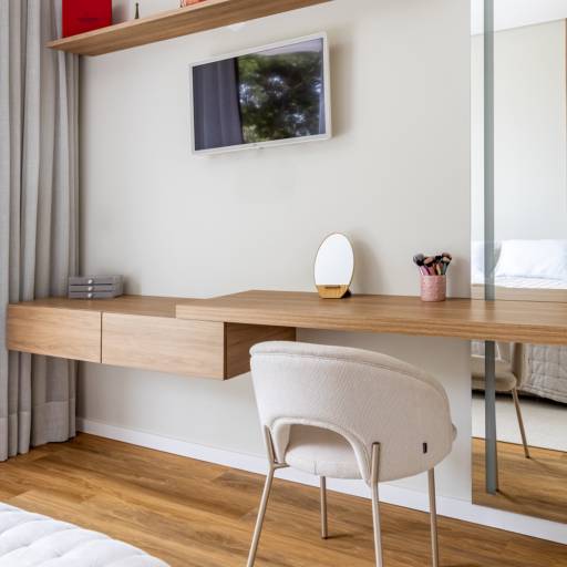 Quartos Planejados no Ninho Verde II – Conforto Sob Medida por THRE3 - Estúdio de Design