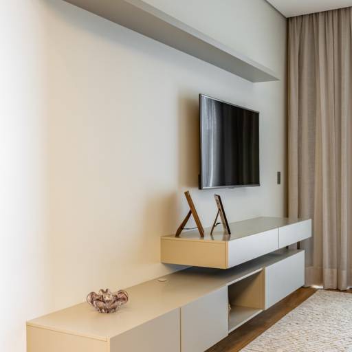 Quartos Planejados no Ninho Verde II – Conforto Sob Medida por THRE3 - Estúdio de Design