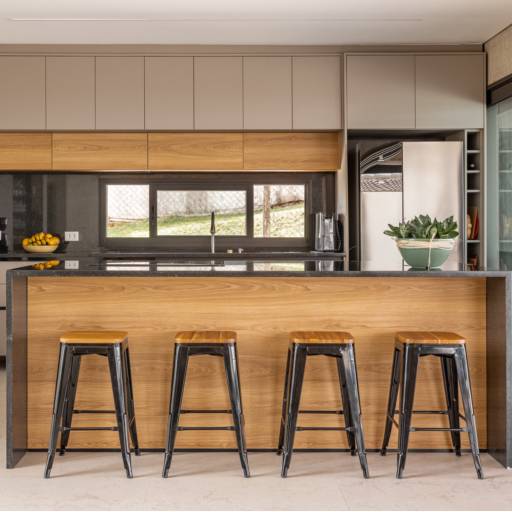 Cozinhas e Espaços Gourmet no Ninho Verde II por THRE3 - Estúdio de Design