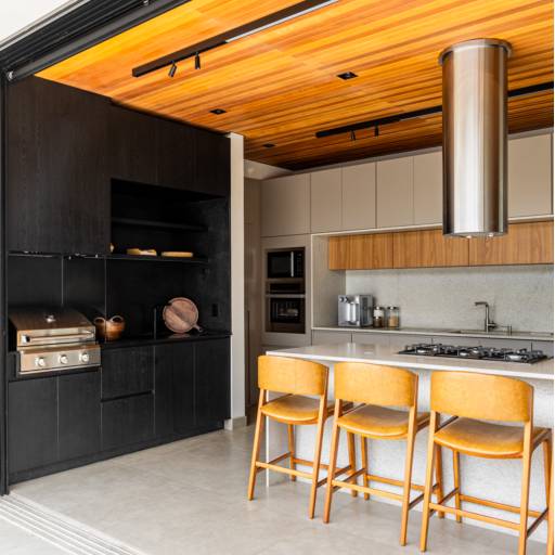 Cozinhas e Espaços Gourmet no Ninho Verde II por THRE3 - Estúdio de Design