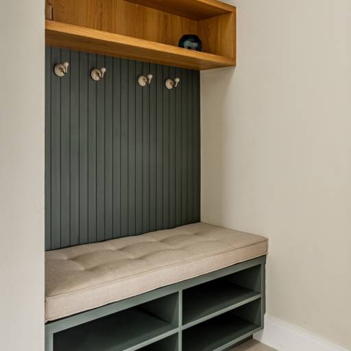 Hall Planejado no Ninho Verde II – Primeiro Impacto por THRE3 - Estúdio de Design