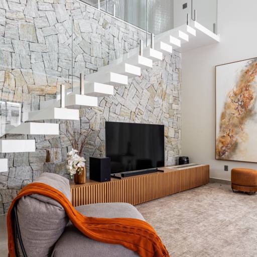 Salas Planejadas no Ninho Verde II – Estilo e Conforto por THRE3 - Estúdio de Design