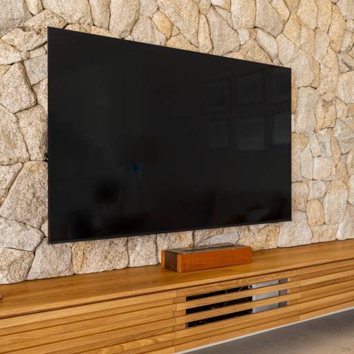 Salas Planejadas no Ninho Verde II – Estilo e Conforto por THRE3 - Estúdio de Design