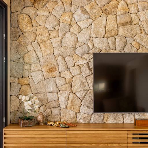 Salas Planejadas no Ninho Verde II – Estilo e Conforto por THRE3 - Estúdio de Design