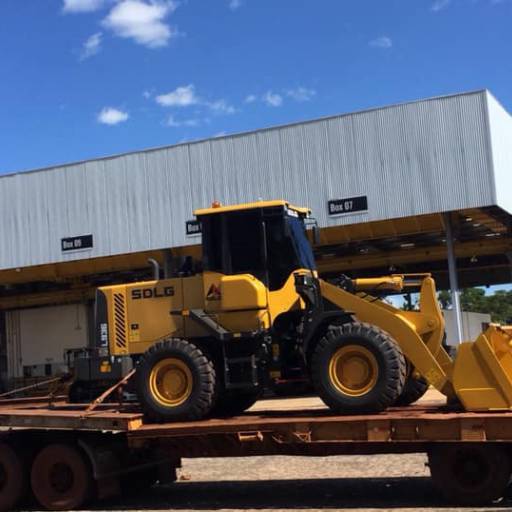 Pá Carregadeira por Lucano Terraplanagem e Pavimentação