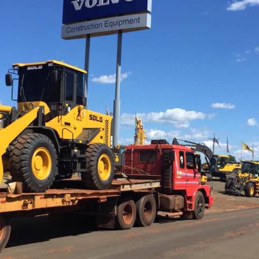 Pá Carregadeira por Lucano Terraplanagem e Pavimentação