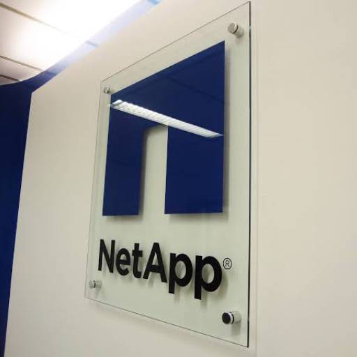 Adesivo Retroverso em São José do Rio Preto, SP por Public Gráfica e Brindes