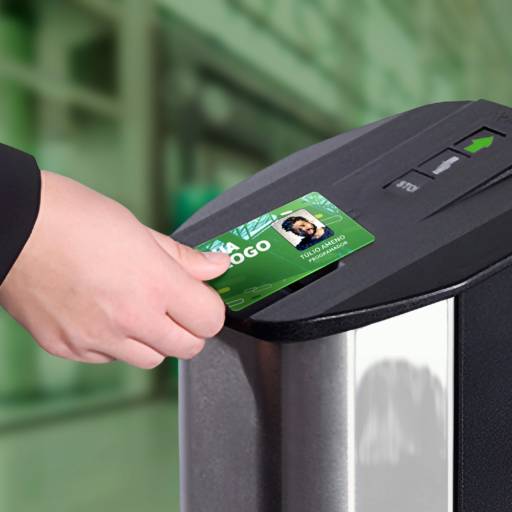 CRACHÁ DE PROXIMIDADE em São José do Rio Preto, SP por Public Gráfica e Brindes