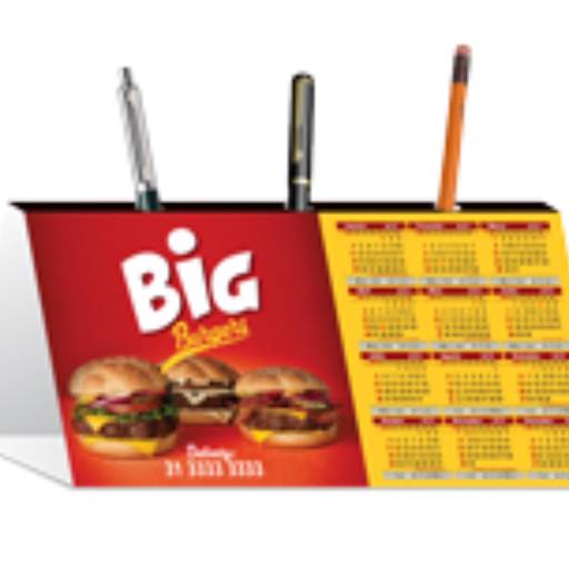 CALENDÁRIO DE MESA PORTA CANETAS HORIZONTAL COUCHÊ 300G em São José do Rio Preto, SP por Public Gráfica e Brindes