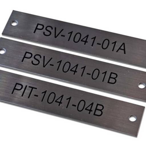 Etiquetas em Aço Inox em São José do Rio Preto, SP por Public Gráfica e Brindes