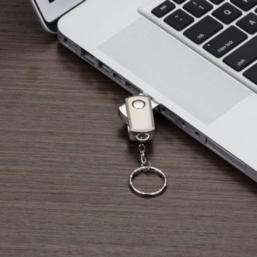 029 Mini Pen Drive 4GB/8GB Giratório em São José do Rio Preto, SP por Public Gráfica e Brindes