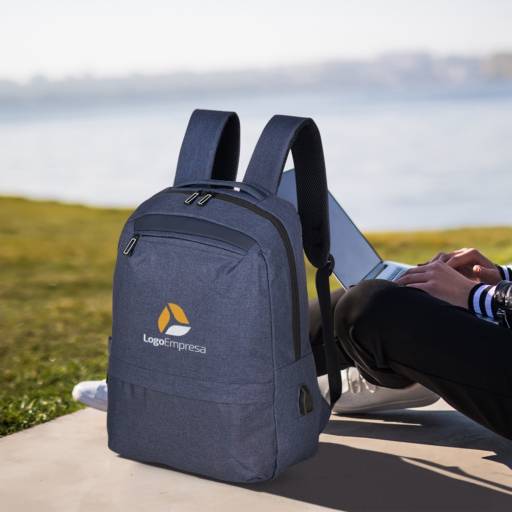 04057 Mochila de Nylon USB 21L em São José do Rio Preto, SP por Public Gráfica e Brindes