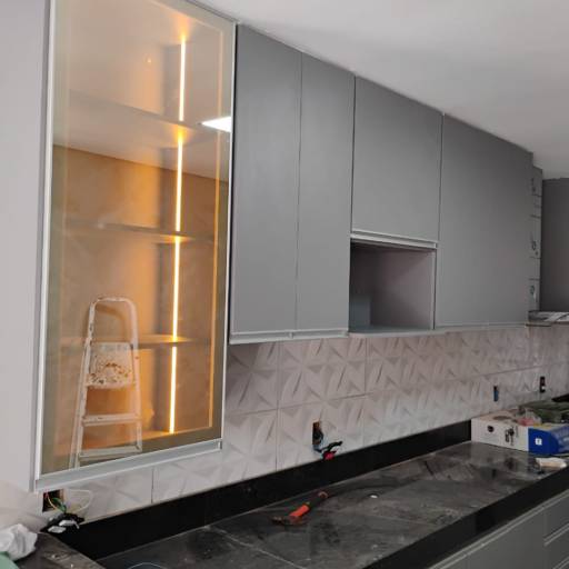 Armário de cozinha com cristaleira em Betim, MG