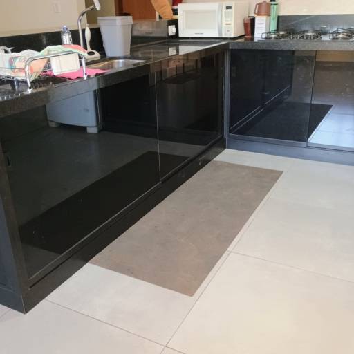 Portas de pia em vidros – Funcionalidade para Cozinha e Banheiro