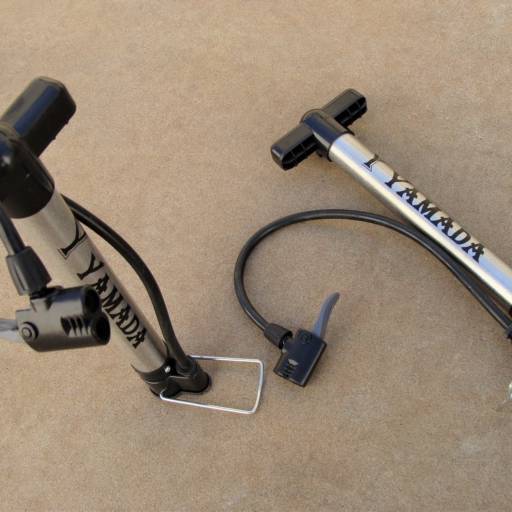 BOMBA OFICINA FERRO PEQUENO CONEXÃO NYLON PRETO BICO DUPLO GRAFITE METALICO PRETO YAMADA em Bauru, SP por Two Force Bike Shop