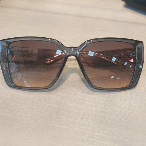 Óculos de sol Guess GU7818