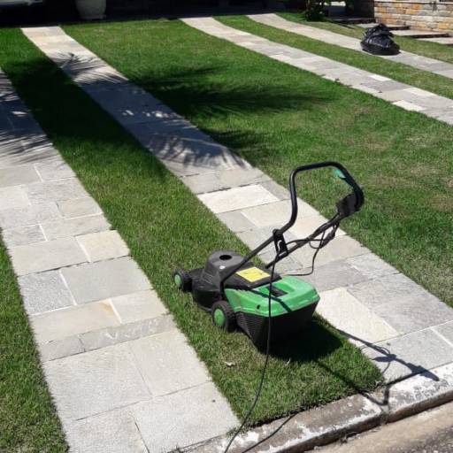 Cortador de grama em Itanhaém