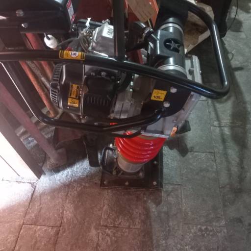 Compactador novo disponível para locação em Nova Lima, MG