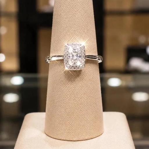 Anel Prata com Pedra Moissanite em Avaré